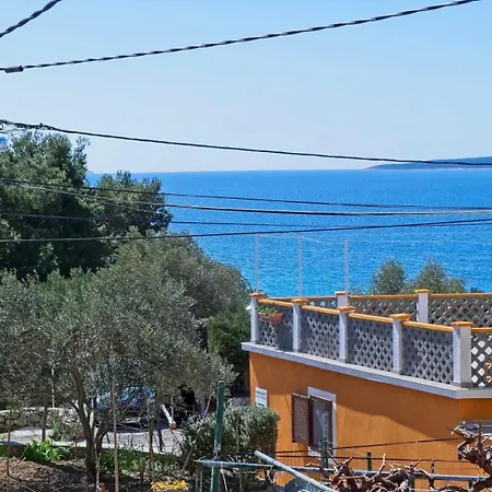 Adrienne 100m Vom In Miholascica Auf Der Insel Cres * Martinscica (Cres)