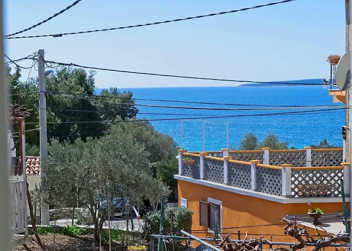 Adrienne 100m Vom In Miholascica Auf Der Insel Cres * Martinšćica