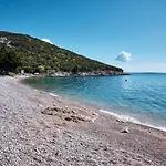 Hébergement de vacances Adrienne 100m Vom In Miholascica Auf Der Insel Cres Martinšćica