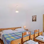 Adrienne 100m Vom In Miholascica Auf Der Insel Cres * Martinšćica