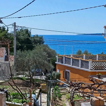 Adrienne 100m Vom In Miholascica Auf Der Insel Cres * Martinšćica
