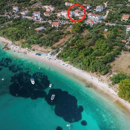 Adrienne 100m Vom In Miholascica Auf Der Insel Cres *